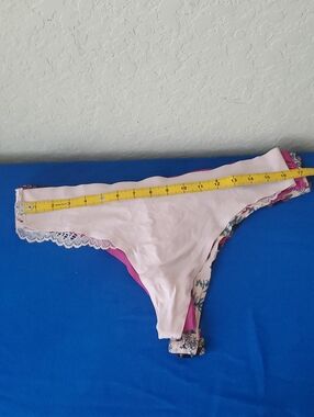 Lot of 4 Pack Plus Size 2X B2Body Thongs Lace Trim Floral Solid No Show Underwea